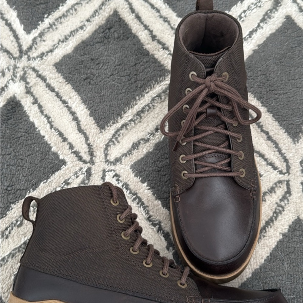 OluKai Men's Rich Brown Chukka Boots